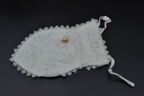 Ancien plastron enfant brodé