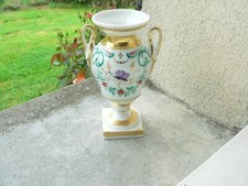 ancien vase de style empire à décor de fleur et papillon 15.1 cm de H