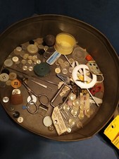 Grande Boite en Métal Garnie