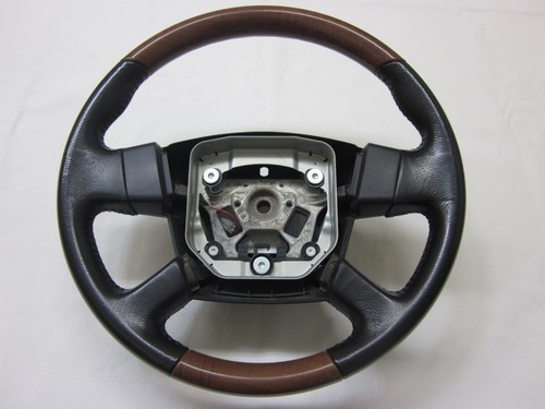 Volant cuir combiné bois - cuir,