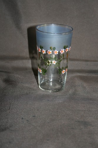 Verre gobelet ancien émaillé