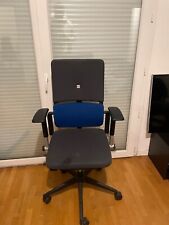 Chaise steelcase bleu et gris