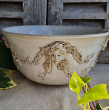 ANCIEN SALADIER EN GRES EMAILLEE BEIGE DECOR DE VISAGE FEMME