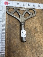 Clé d'horloge pendule