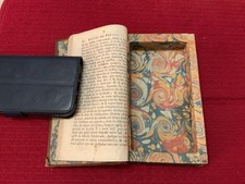 vieux livre cachette