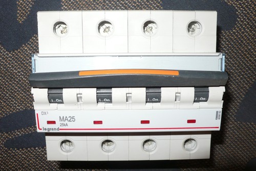Disjoncteur ma25 tetrapolaire - disjoncteur,