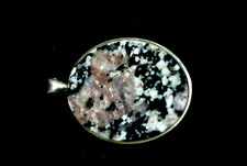 PENDENTIF ARTISANAL EN PIERRE CORSE (diorite de l'ile-rousse)
