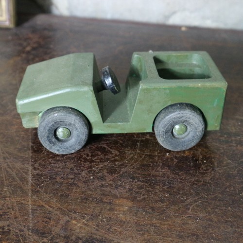 Ancien jouet artisanal - ancien, voiture