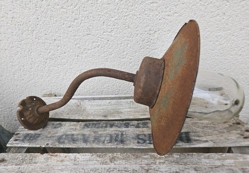 Ancienne lampe cour col de - de,