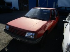 Fusee avant gauche PEUGEOT 205