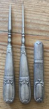 3 Pièces Porte Aiguilles Ancien NÉCESSAIRE Outils À Broder MÉTAL ARGENTÉ