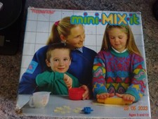 TUPPERWARE   ENSEMBLE  DINETTE