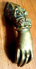 Ancien HEURTOIR  articulé BRONZE "Main de femme" décor original raffiné