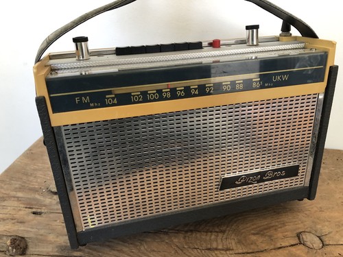 Poste radio vintage des