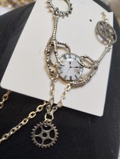 W Collier Steampunk Roue du Temps Design unique matériaux de qualité polyvale...