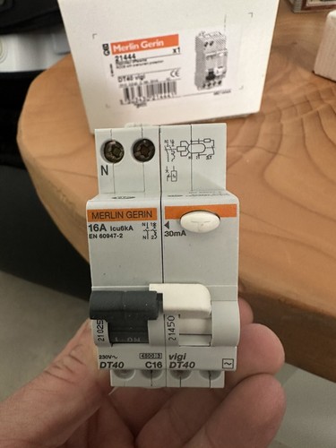 Disjoncteur différentiel dt40 - différentiel,