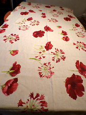 Linge ancien Nappe en lin et coton avec grosses fleurs rouges    (ref 43 )
