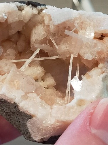 Belle scolecite geode - scolecite, avec