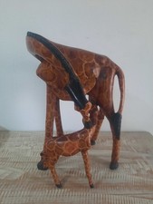Ravissante sculpture de girafe et son girafon en bois sculptés à la main