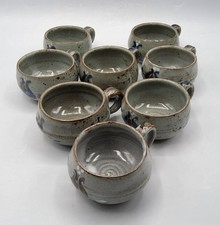 Huit tasses à café en grès