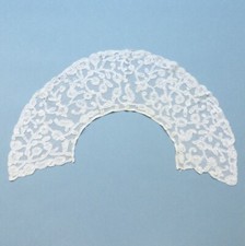 Dentelle ancienne - Large col