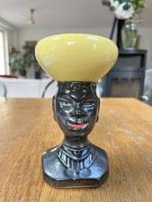 Ancien vase en faïence à décor de femme africaine. Hauteur 16 cm