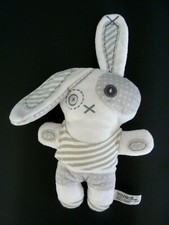 *. DOUDOU PELUCHE TAPE A