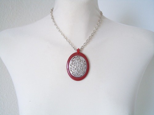 Chaîne pendentif plastique - chaîne,