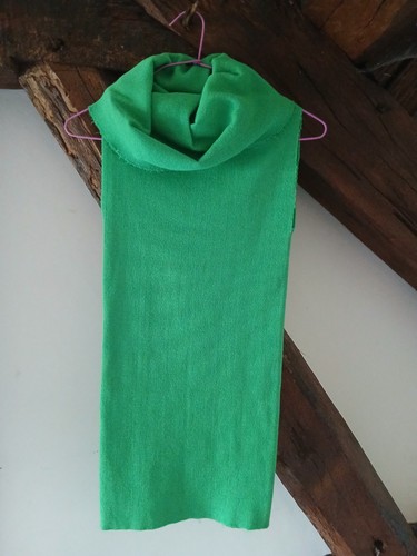 Pull long sans manches vert