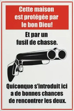 Panneau en bois - Maison protégée par le bon Dieu et par un fusil de chasse