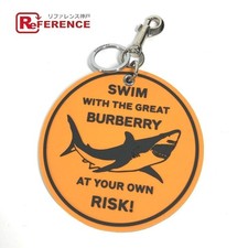 Porte-clés à breloques logo BURBERRY Shark Bag caoutchouc orange/noir