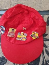 Casquette Avec 4 Pin's Ferrari 