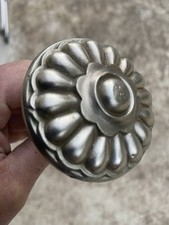 Poignée bouton de porte en