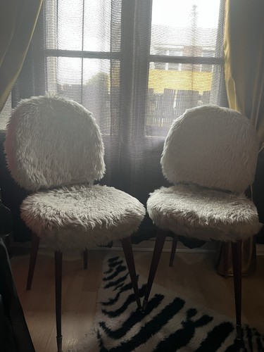 Lot chaises en fourrure - 2,