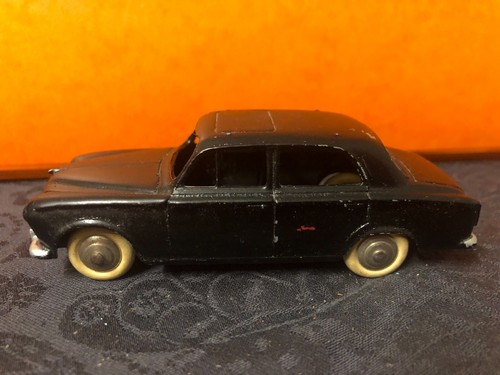 Peugeot 403 noire berline