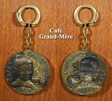 Cafés Grand-Mère, porte-clefs médaille en relief de Grand-Mère en métal