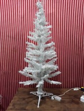 sapin de noël blanc artificiel, lumineux dans sa boite d'origine