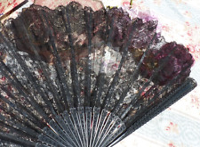 ANCIEN ÉVENTAIL DENTELLE de CHANTILLY à décor d'amour et jeune femme fin XIXe