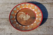 Rare ANCIENNE ASSIETTE MURALE  en BOIS décor Coq au levé du soleil - COQ