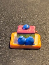 FEVE  ANCIENNE  -- GATEAU SUR