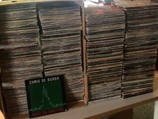 lot énorme  de 800 disque vynile 45 tours pour disquaire = 2 carton a bananes