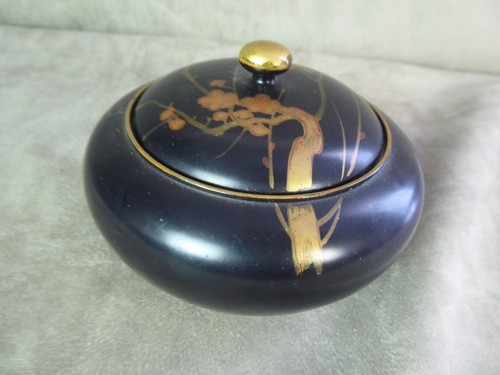Jolie boîte ancienne laque - en,