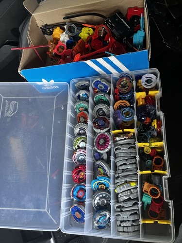Mixed metal fight - beyblades, w/
