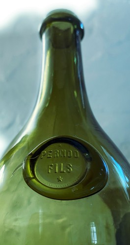 Deux bouteilles anciennes