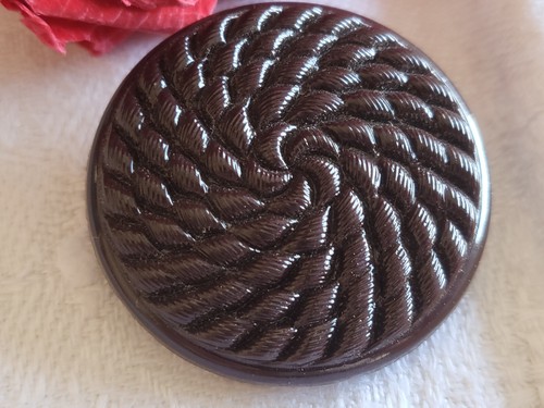 Gros bouton ancien marron - , en