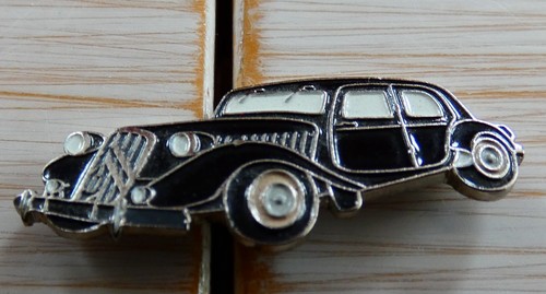 Pin voiture citroen traction - pin's,