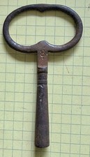 clé de pendule,porte le n°8