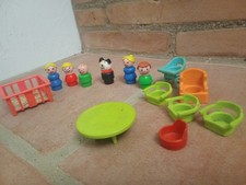 LOT DE 7 FIGURINES ET MOBILIER