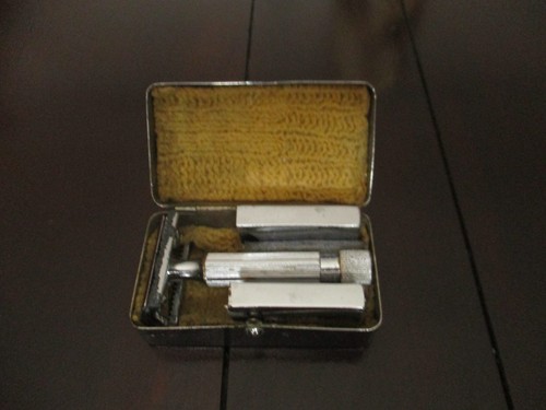 Ancien rasoir mécanique - ancien,