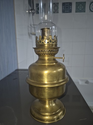 Ancienne lampe pétrole - ancienne, à